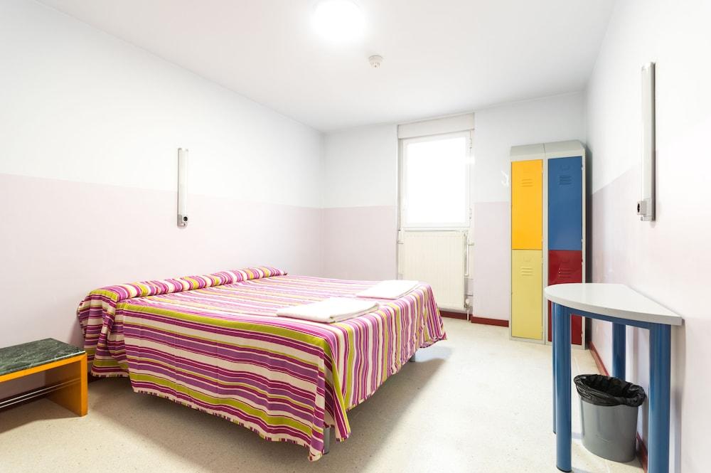 Hostal Welcome Мадрид Экстерьер фото
